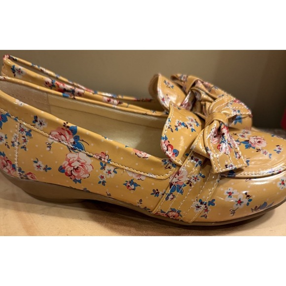 Beacon Comfort Well Bow Yellow Floral Women's Slip On Shoes Size 7W NEW - Picture 6 of 9
